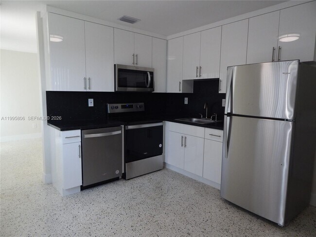 Building Photo - 3533 SW 89th Ct