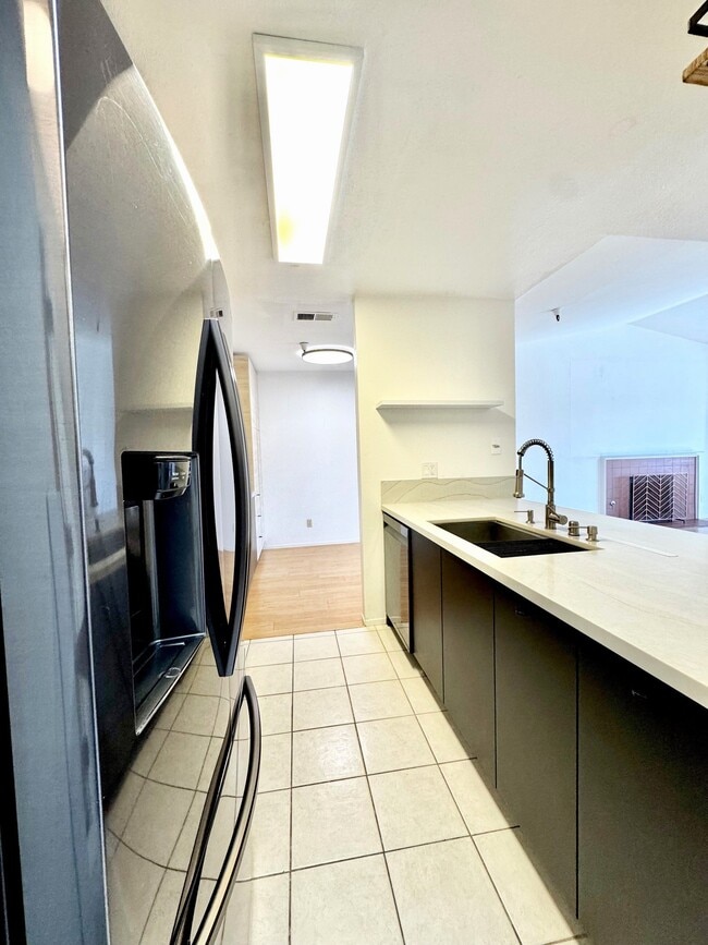 Building Photo - 1400 Carpentier St