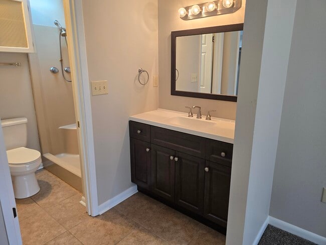 Building Photo - 309 Somerset Dr