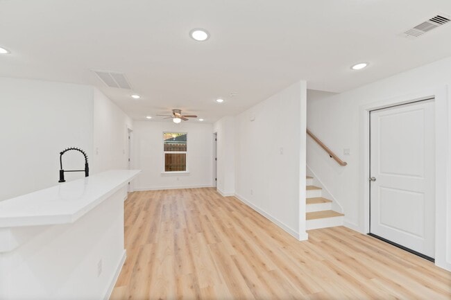 Building Photo - ? Spacious 4BR / 3.5BA Single-Family Home – Move-In Ready! ?