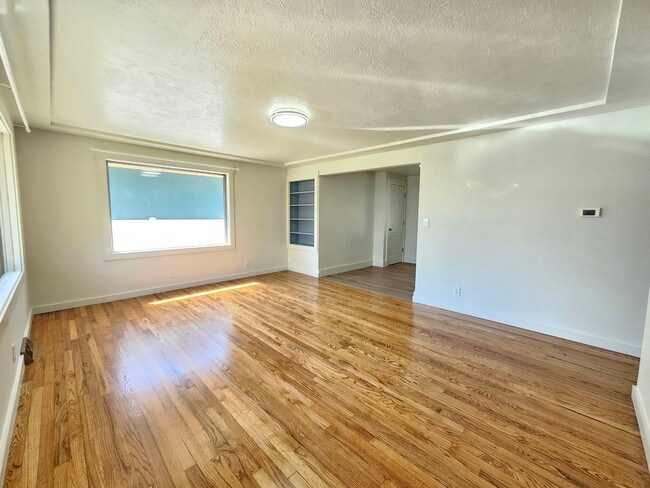 Building Photo - $1,995 - 4 Bed / 1 Bath Home with Fully Fe...