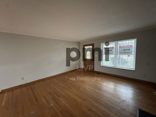 Building Photo - 2137 Ridgeview Rd