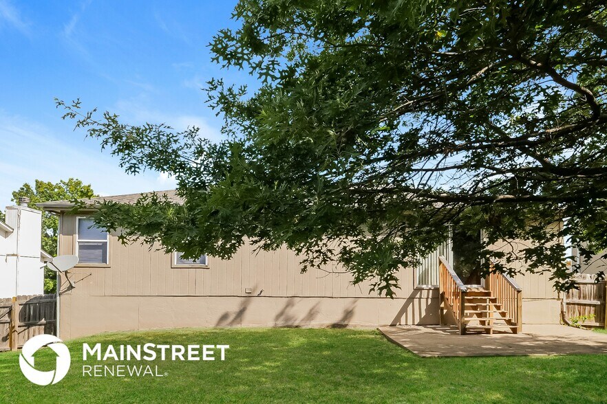 Building Photo - 3022 SW Shadow Brook Dr