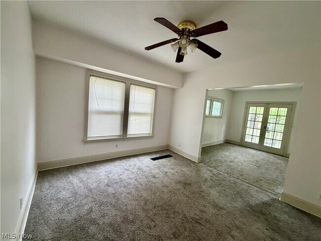 Building Photo - 3430 Beechwood Ave