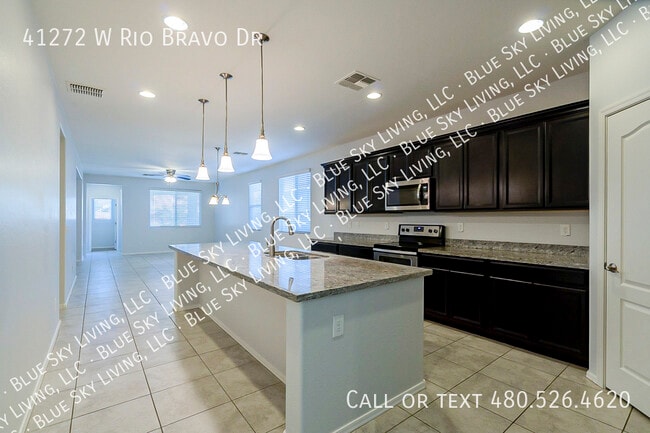 Building Photo - 41272 W Rio Bravo Dr