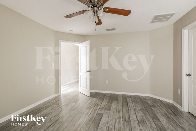 Building Photo - 3843 Falcon Crest Dr