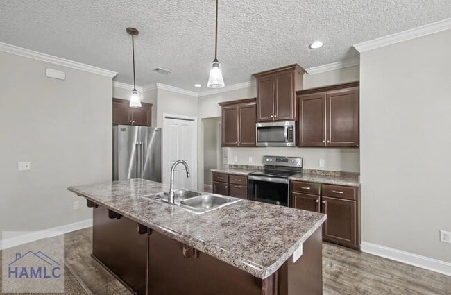 Building Photo - 147 Rimes Ave SE