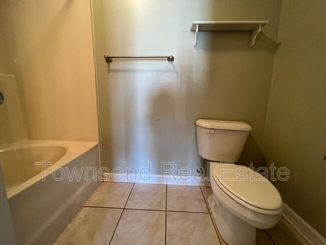 Building Photo - 1489 Mingary Ave