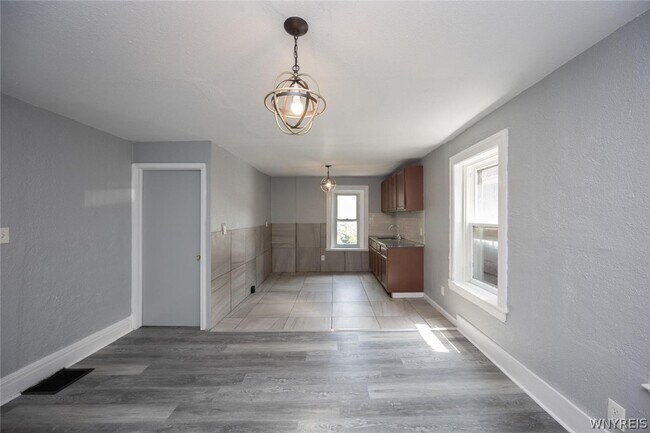 Building Photo - 1023 15th St