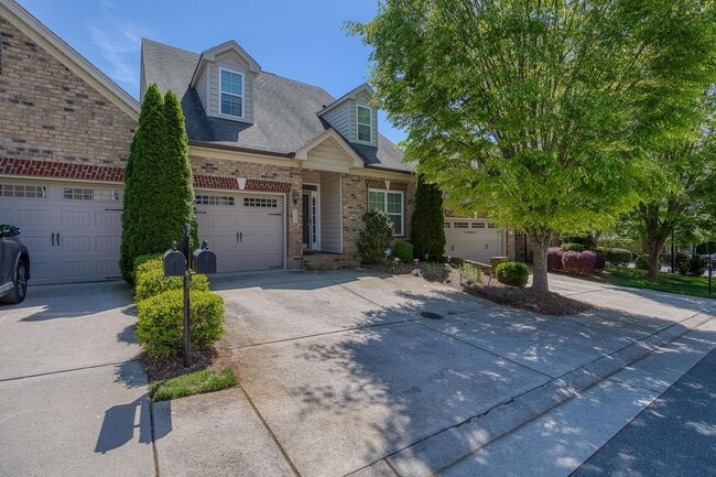 Building Photo - 3 Bedroom, 3 Bathroom Winston Salem Townhome