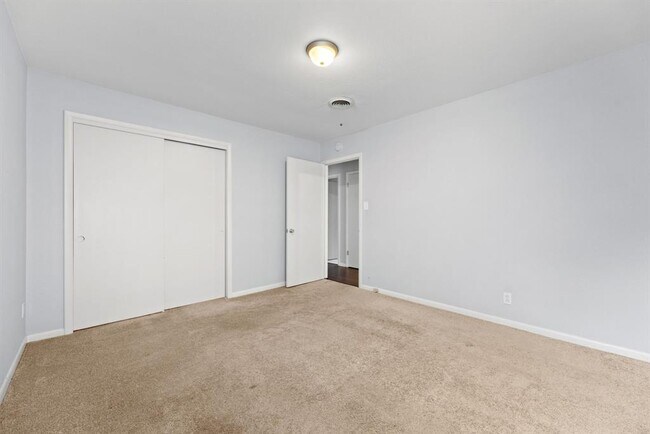 Building Photo - 103 W Croslin St