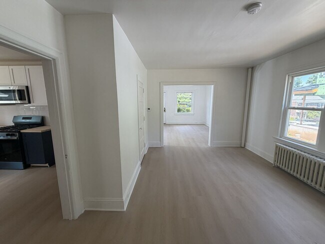 Building Photo - 35 Linden Ln