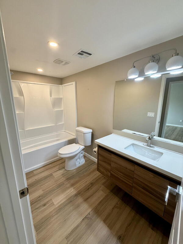 Building Photo - 2029 W Adams St