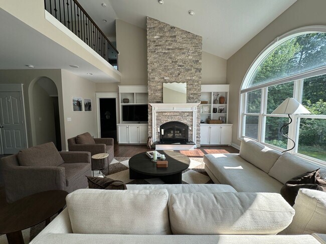 Building Photo - Five Bedroom Home on Almost Two Acres!