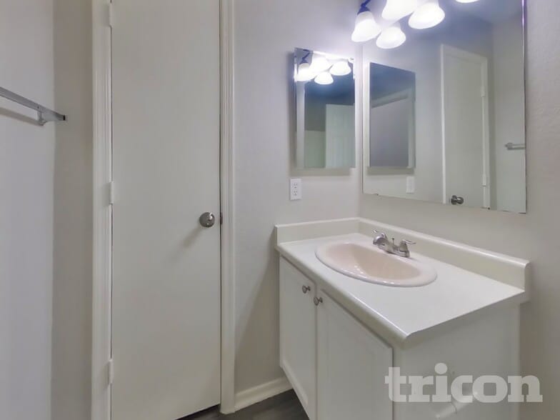 Building Photo - 13962 N 132nd Ln