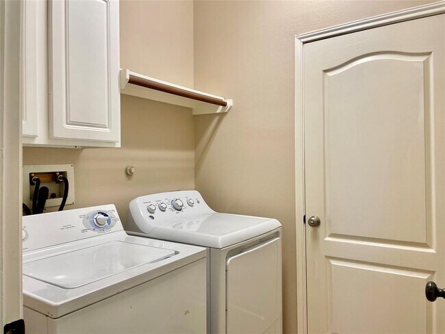 Building Photo - 608 Biscayne Bend Ln