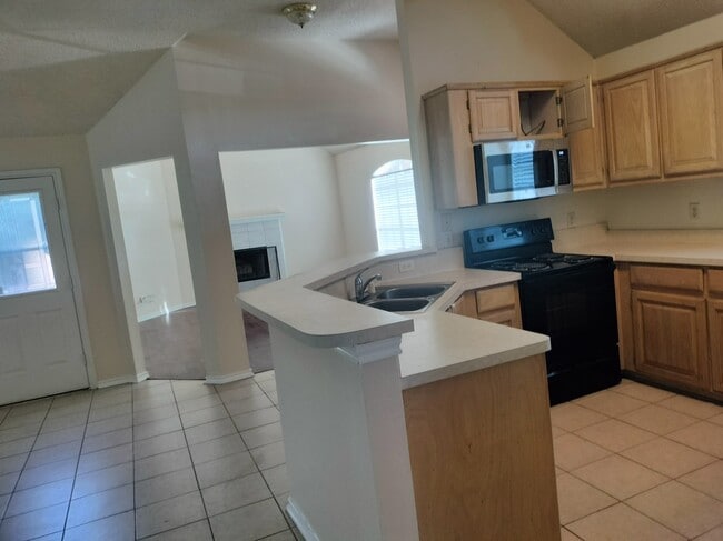 Building Photo - 1888 Helen Ln