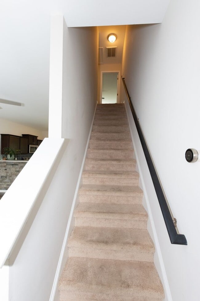 Building Photo - Ready to live close to the beach?