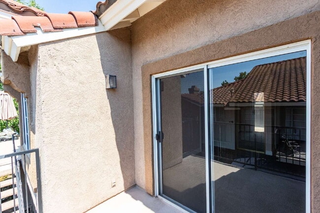 Building Photo - Spacious 2 Bedroom, 2 Bath – End Unit with...