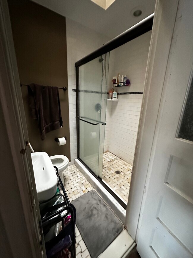 Building Photo - 1830 Swann St NW