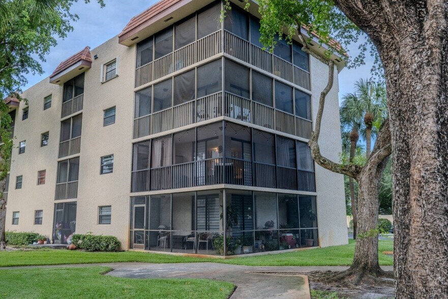 Building Photo - 10451 W Broward Blvd