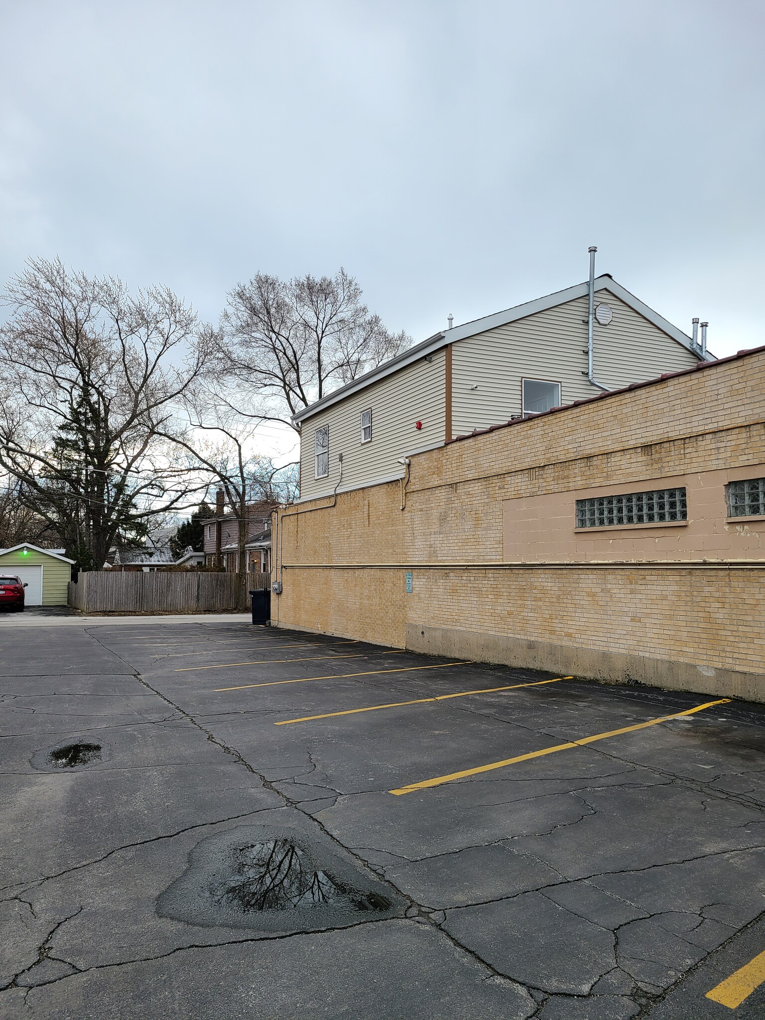 North side view of building - 18675 Dixie Hwy