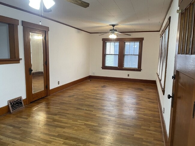 Building Photo - Charming 3 Bedroom Home with Hardwood Floo...