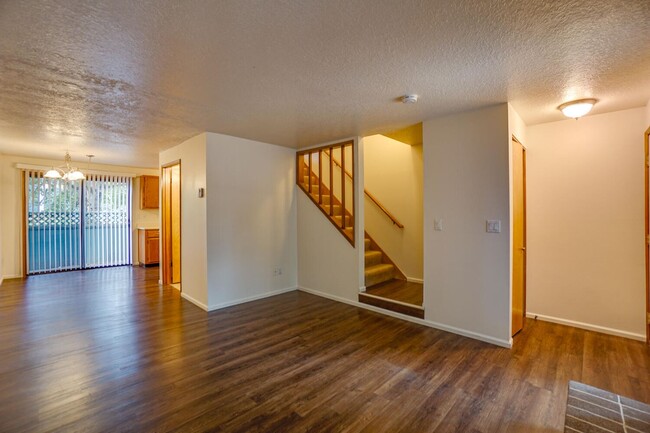 Primary Photo - December Rent Free! Fanno Creek Condo - Lo...