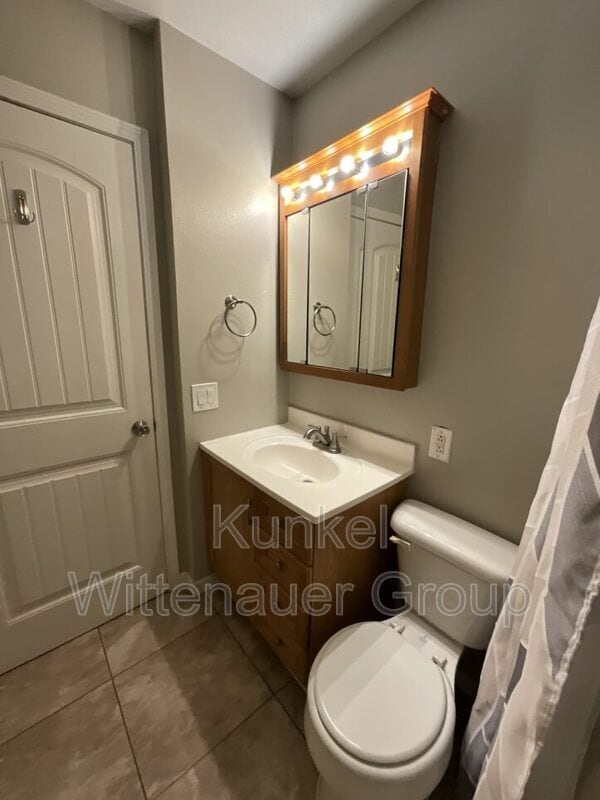 Building Photo - 801 W Nixon Dr