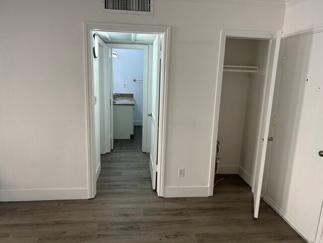 Building Photo - 5328 Newcastle Ave