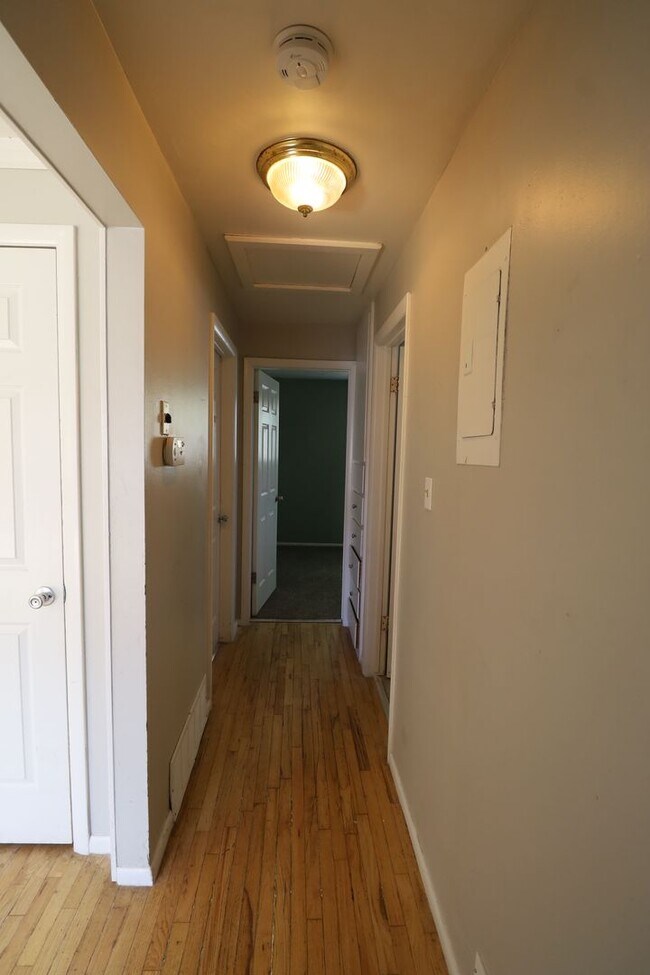 Building Photo - 565 E 200 N