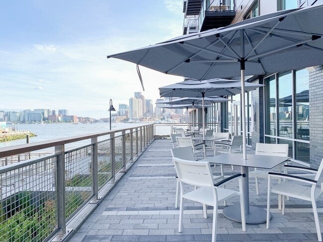 Building Photo - 65 Lewis St