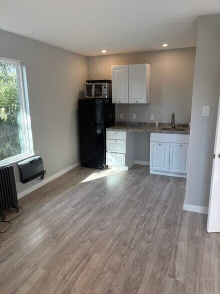 Building Photo - 220 Alamosa Ave