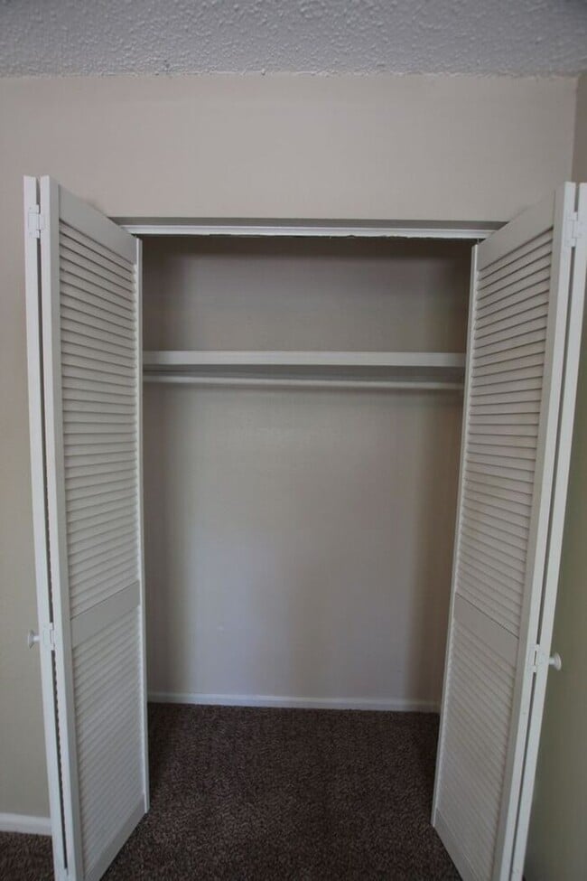 Building Photo - Available Now! 3 bedroom 2.5 bath townhome...