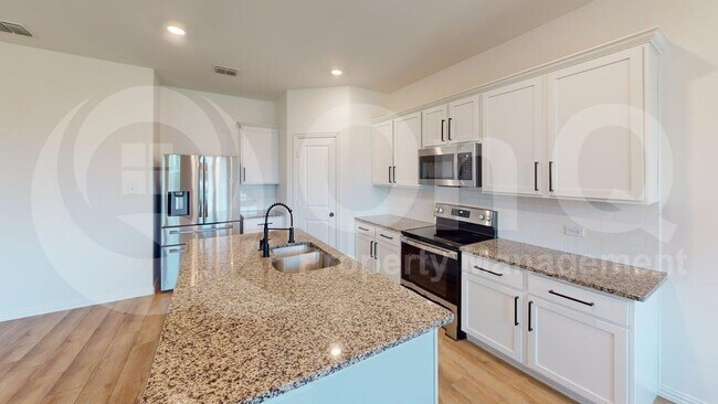 Building Photo - 749 Twinvale Dr