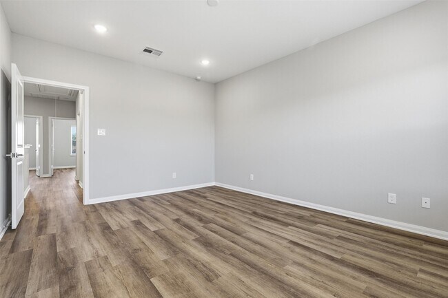 Building Photo - 9912 Clark Cyn Ln