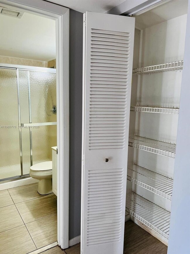 Building Photo - 721 N Pine Island Rd