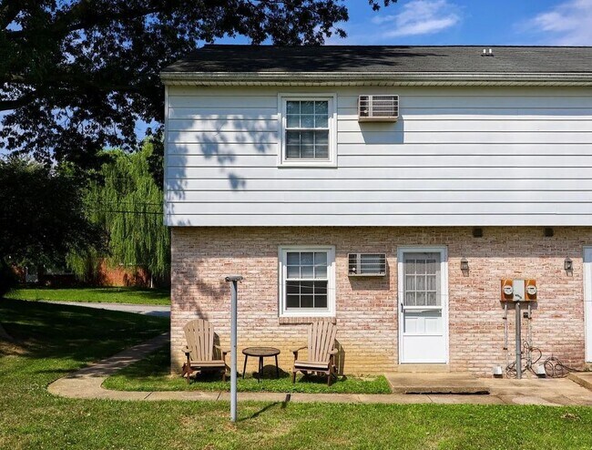 Building Photo - 131 Highview Dr