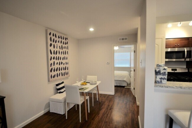 Building Photo - 4903-4911 Junius St