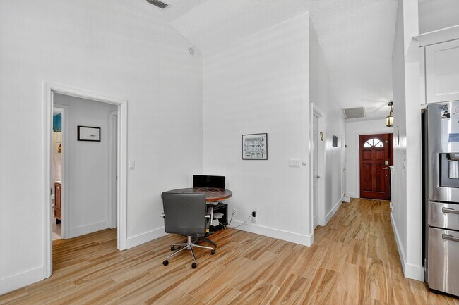 Building Photo - 2700 Yarmouth Dr