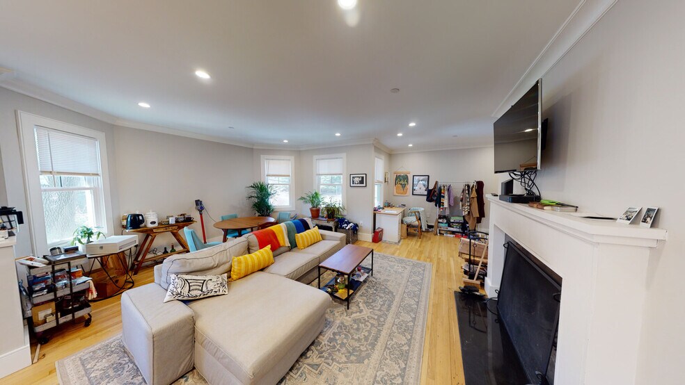 Building Photo - 13 Lanark Rd