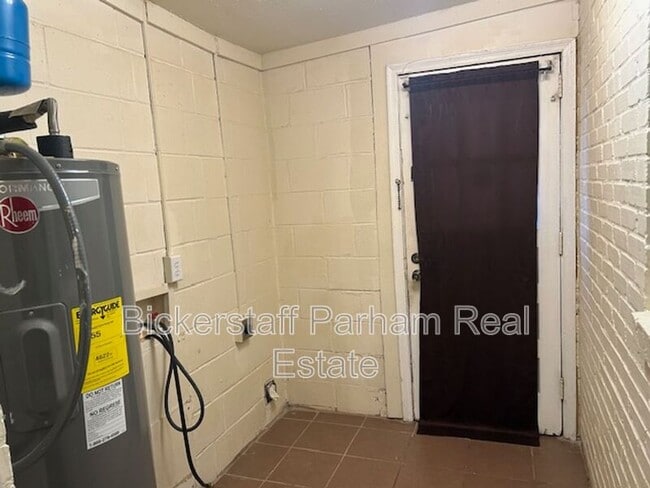 Building Photo - 2424 7th St