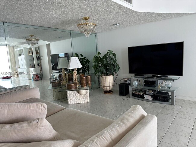 Building Photo - 2751 S Ocean Dr