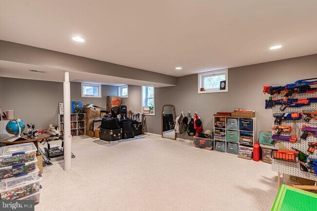 Building Photo - 6221 Wilmington Dr