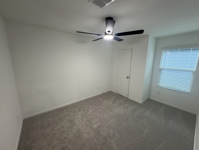 Building Photo - 405 Shearwater Ave