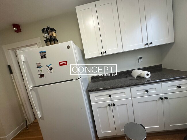 Building Photo - 402 Highland Ave