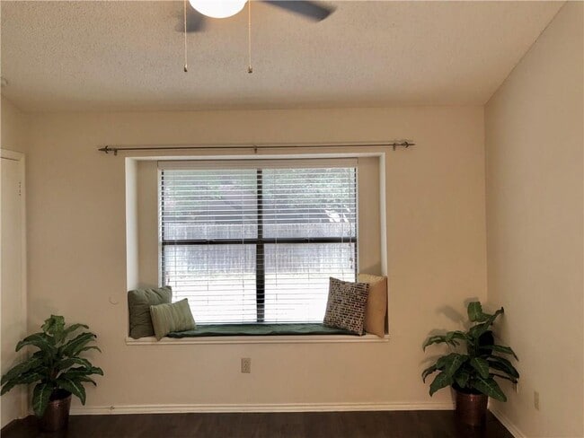 Building Photo - 1321 Piney Creek Ln