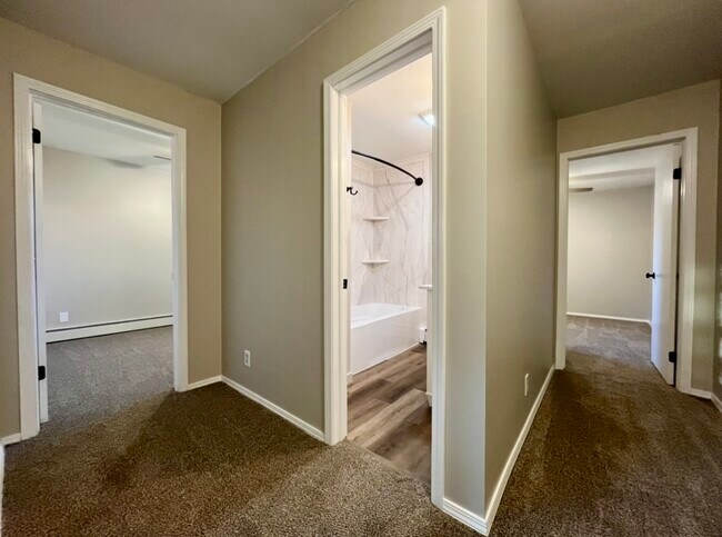 Building Photo - 1207 Rosewood Dr NE