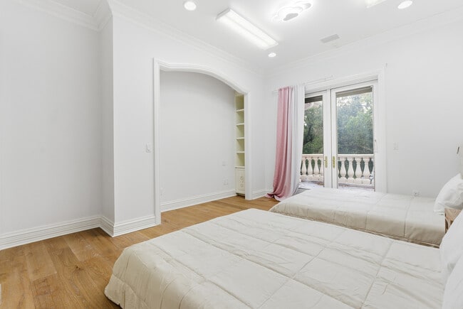 Building Photo - 4407 W Dale Ave