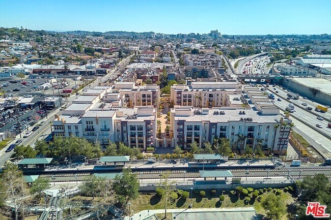 Building Photo - 360 W Ave 26